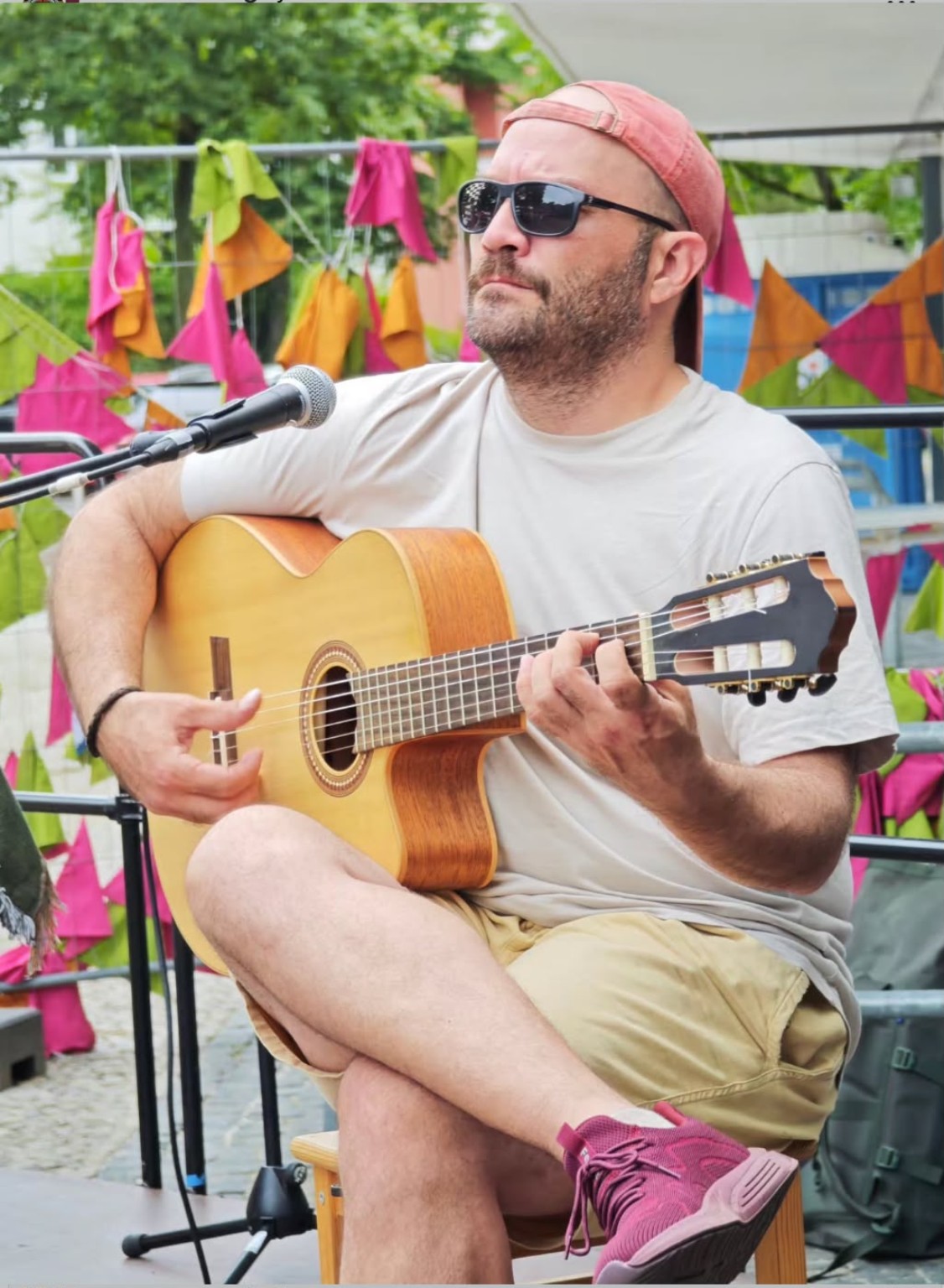 Ghaith Al Jammal playing classical guitar live